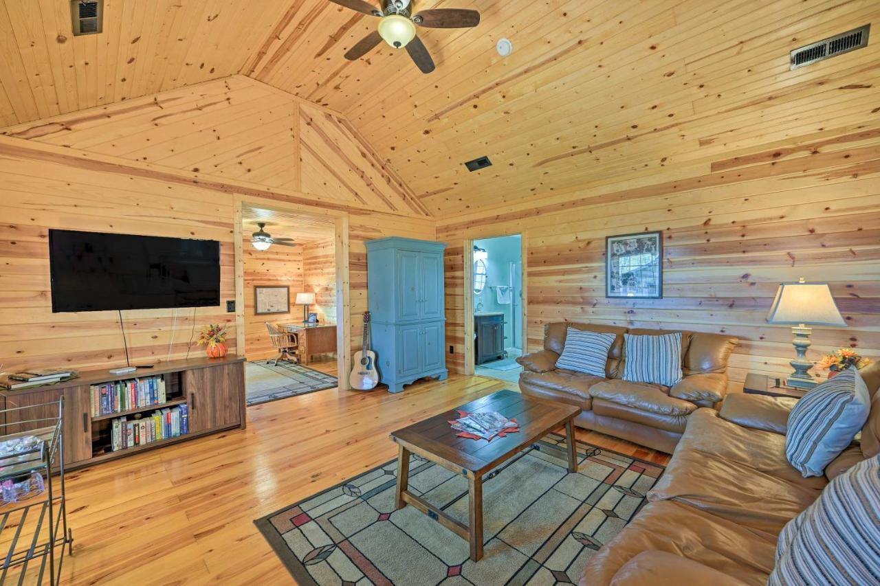 Villa Breathtaking Elkin Getaway With Vineyard Views! Exterior foto