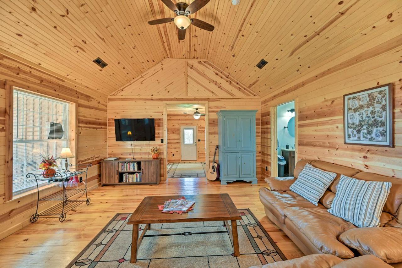 Villa Breathtaking Elkin Getaway With Vineyard Views! Exterior foto