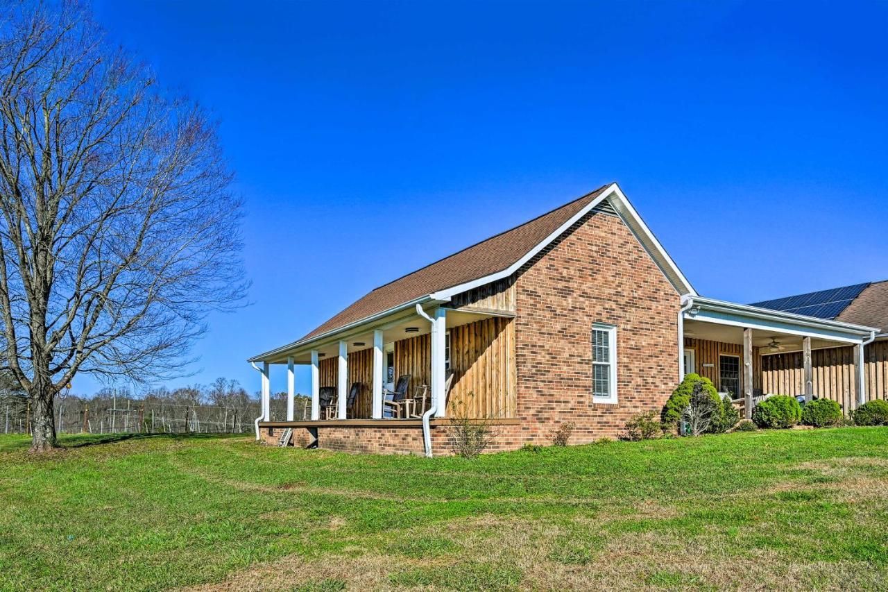 Villa Breathtaking Elkin Getaway With Vineyard Views! Exterior foto