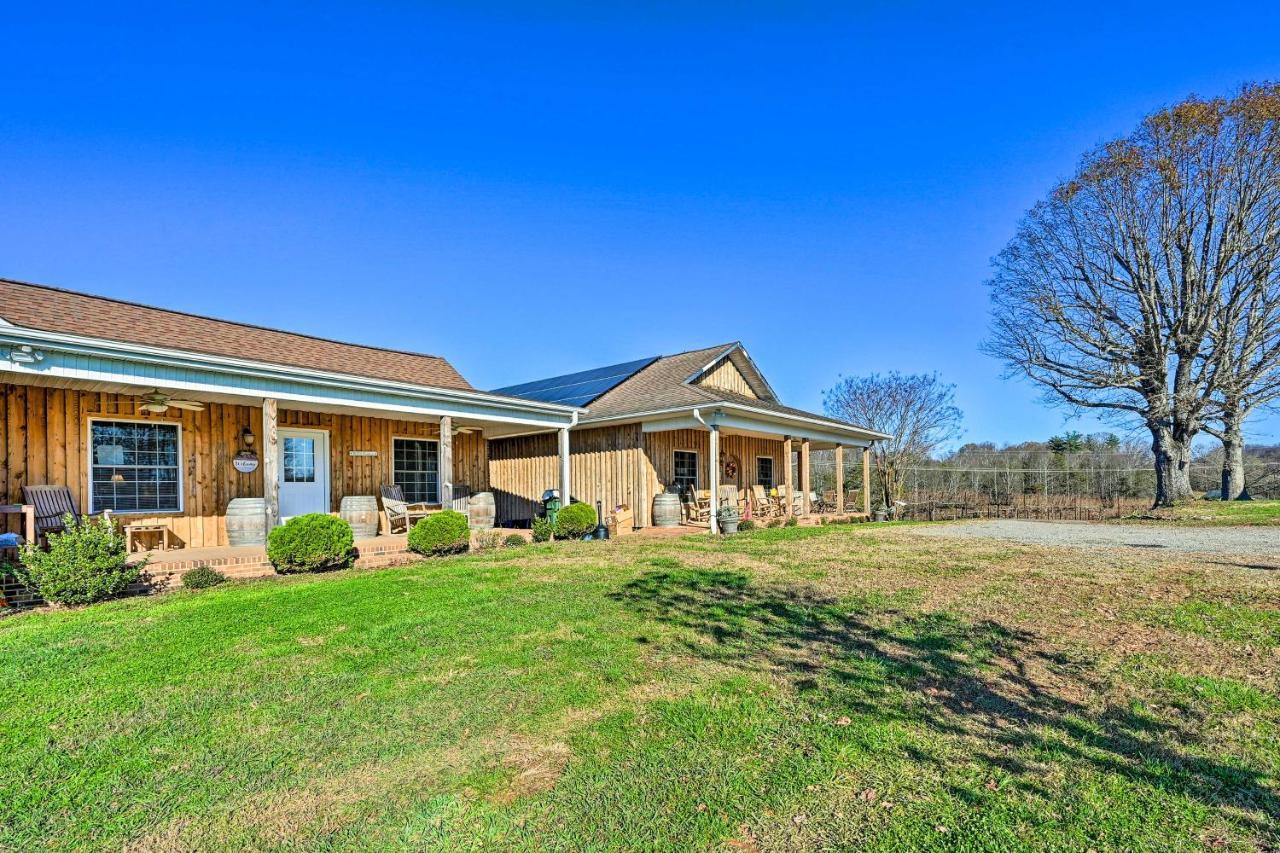 Villa Breathtaking Elkin Getaway With Vineyard Views! Exterior foto